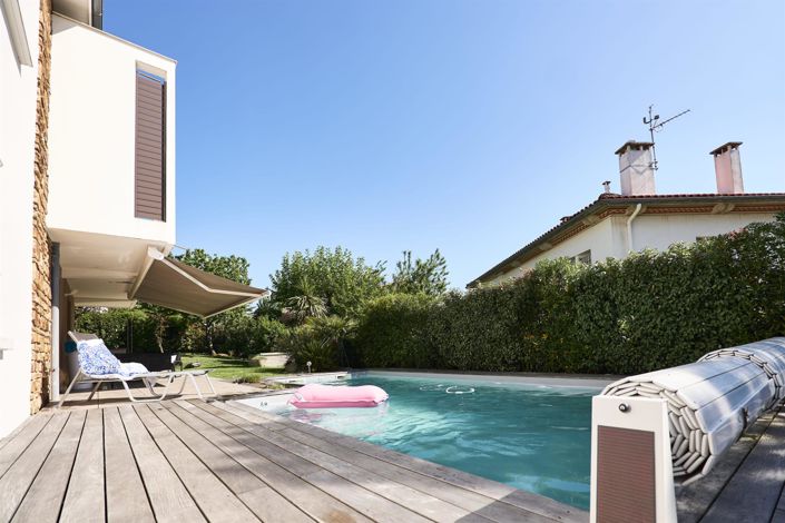 Image No.1-5 Bed House for sale
