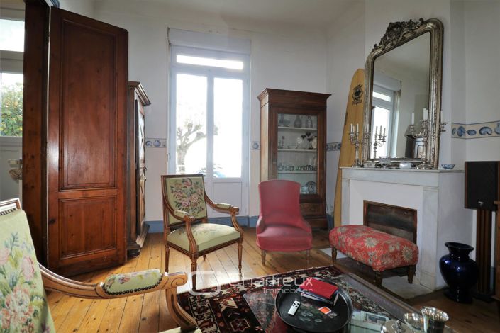 Image No.5-7 Bed House for sale