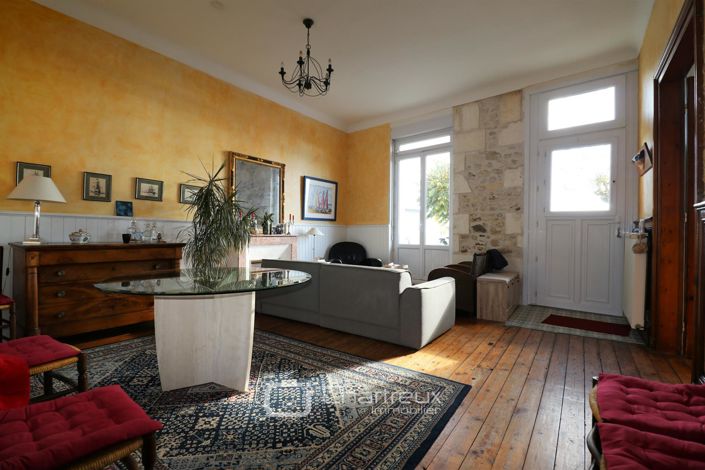 Image No.7-7 Bed House for sale