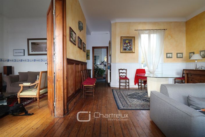 Image No.8-7 Bed House for sale