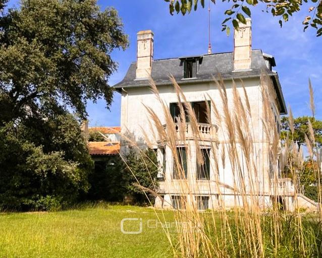 Image No.6-8 Bed House for sale