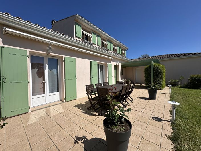 Image No.1-4 Bed House for sale