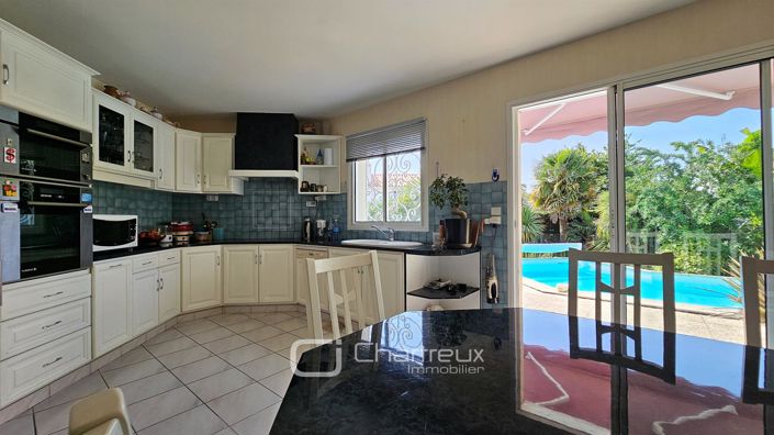 Image No.7-5 Bed House for sale