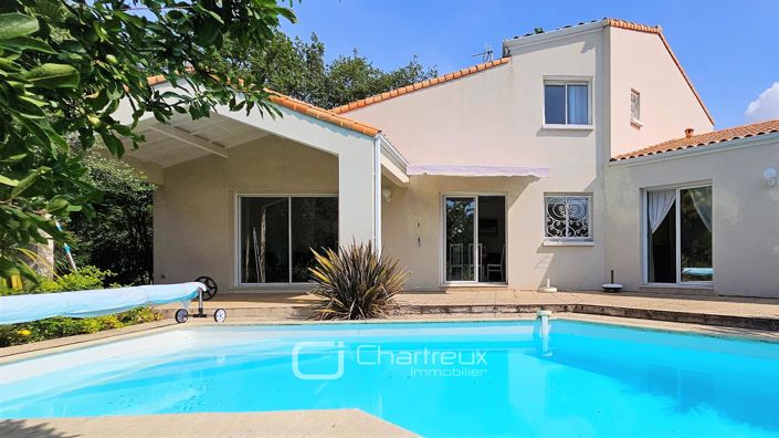 Image No.8-5 Bed House for sale