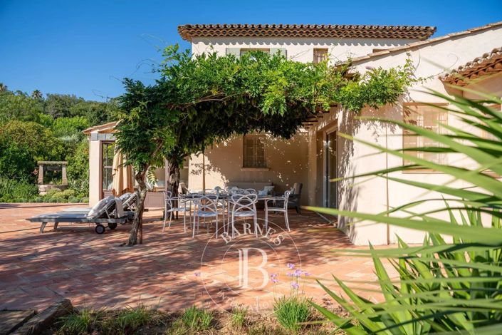 Image No.1-5 Bed House for sale