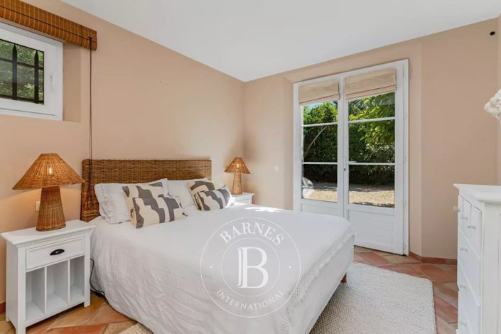 Image No.10-5 Bed House for sale