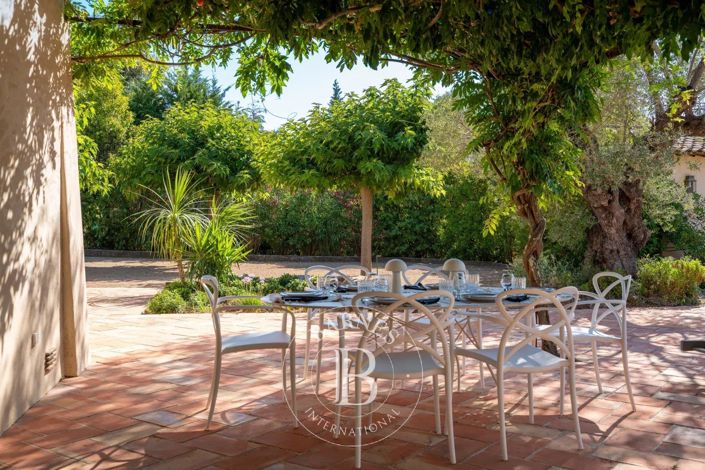 Image No.3-5 Bed House for sale