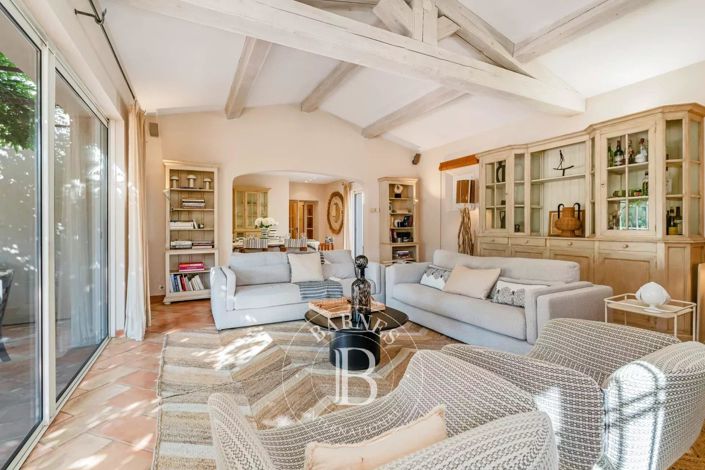 Image No.4-5 Bed House for sale