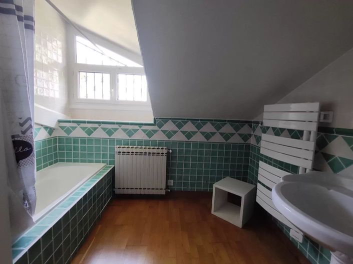 Image No.11-5 Bed House for sale