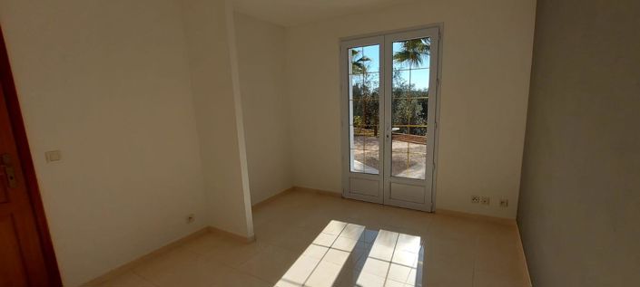 Image No.12-4 Bed House for sale