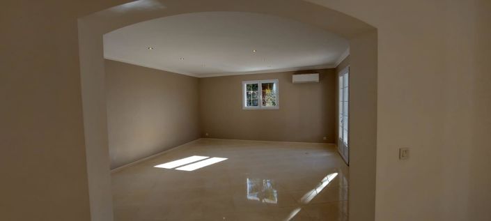 Image No.17-4 Bed House for sale