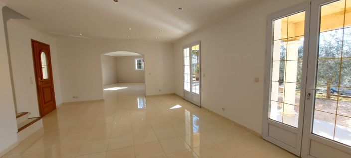 Image No.20-4 Bed House for sale