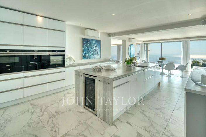 Image No.17-6 Bed House for sale