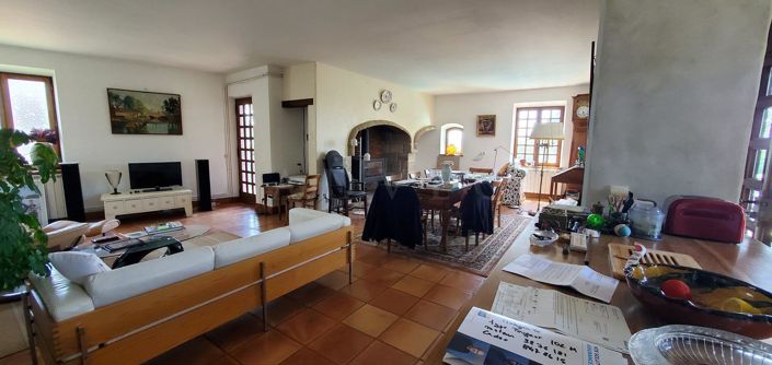 Image No.2-5 Bed Property for sale