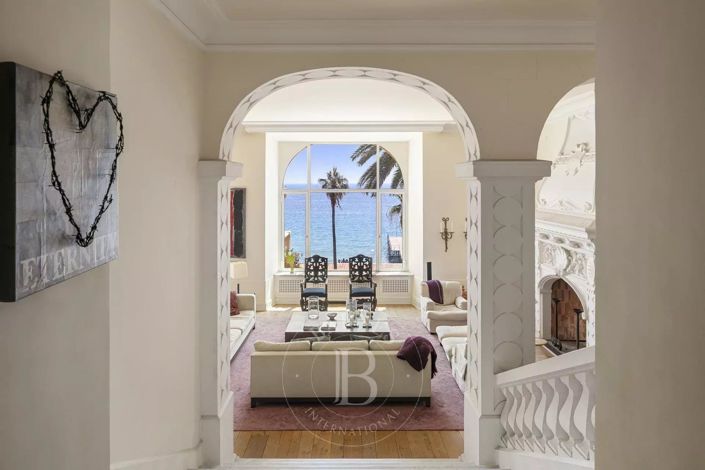 Image No.10-7 Bed House for sale