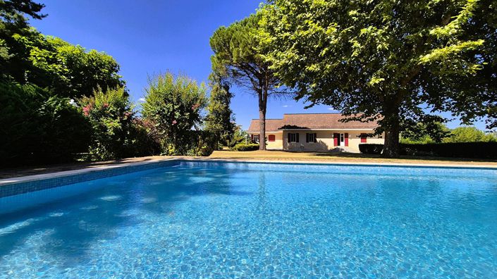 Image No.1-4 Bed House for sale