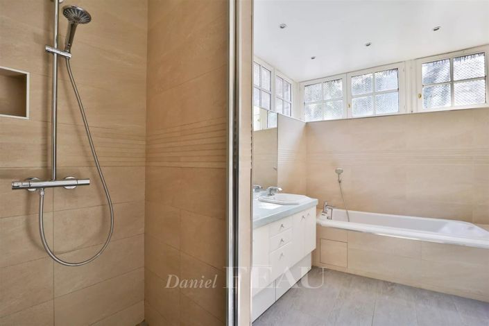 Image No.15-5 Bed House for sale