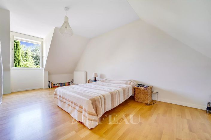 Image No.6-5 Bed House for sale