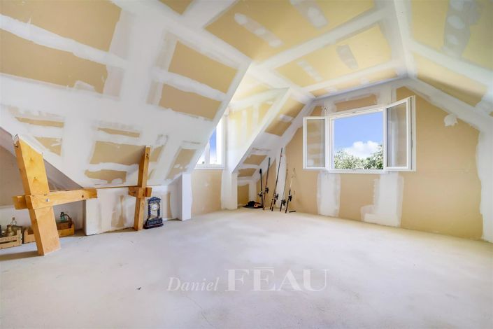 Image No.9-5 Bed House for sale