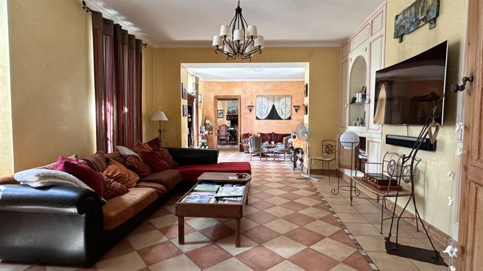 Image No.10-7 Bed House for sale