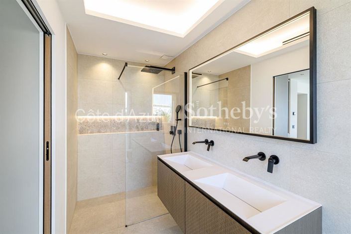 Image No.14-6 Bed House for sale