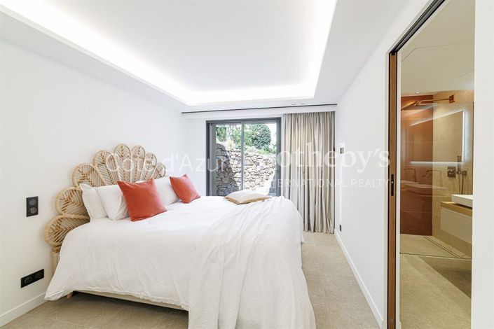 Image No.17-6 Bed House for sale