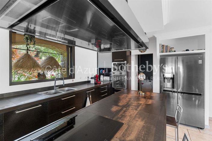 Image No.14-7 Bed House for sale