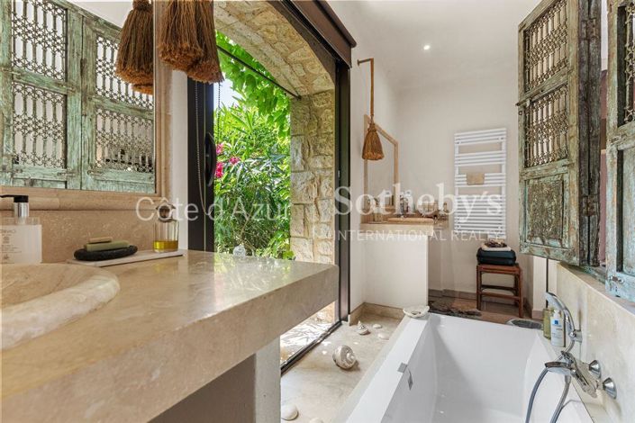 Image No.16-7 Bed House for sale