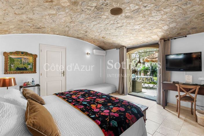 Image No.20-7 Bed House for sale