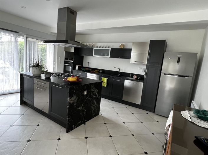 Image No.10-4 Bed House for sale