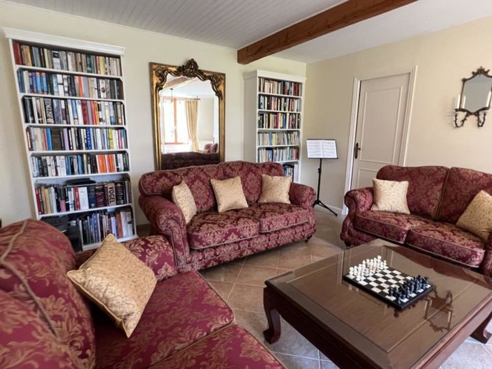 Image No.17-8 Bed House for sale