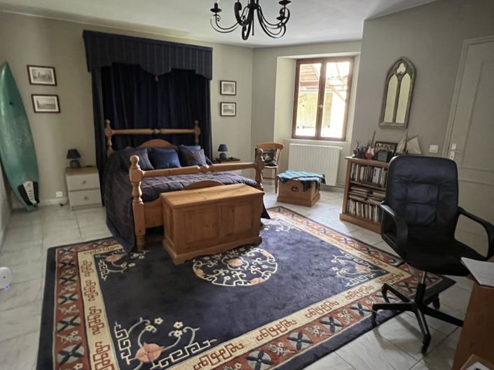 Image No.20-8 Bed House for sale