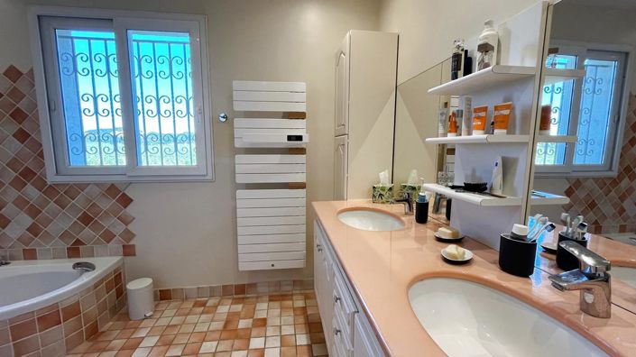 Image No.19-4 Bed House for sale