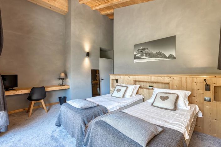 Image No.6-12 Bed House for sale