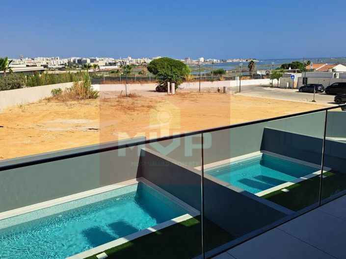 Image No.25-4 Bed House for sale