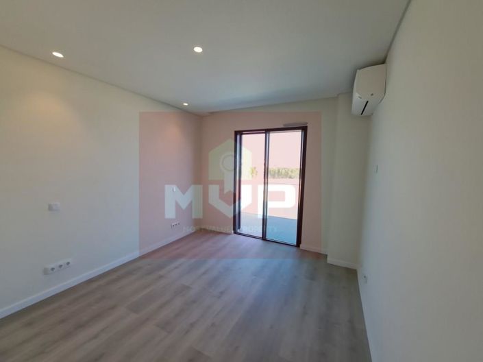 Image No.27-4 Bed House for sale