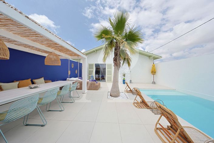 Image No.1-4 Bed House for sale