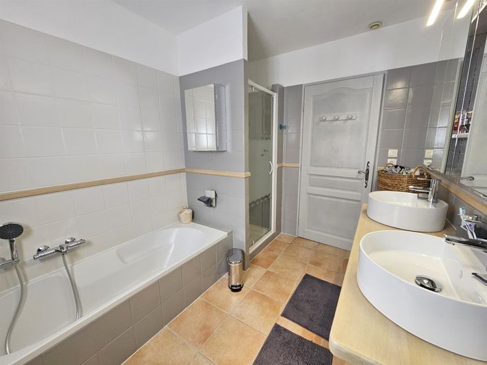 Image No.12-6 Bed House for sale