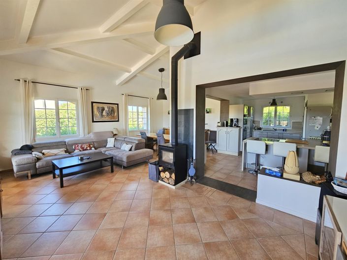 Image No.5-6 Bed House for sale