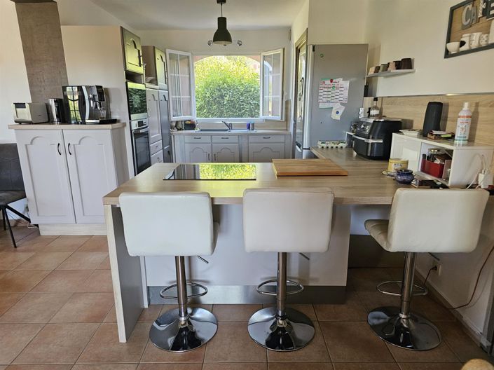 Image No.8-6 Bed House for sale