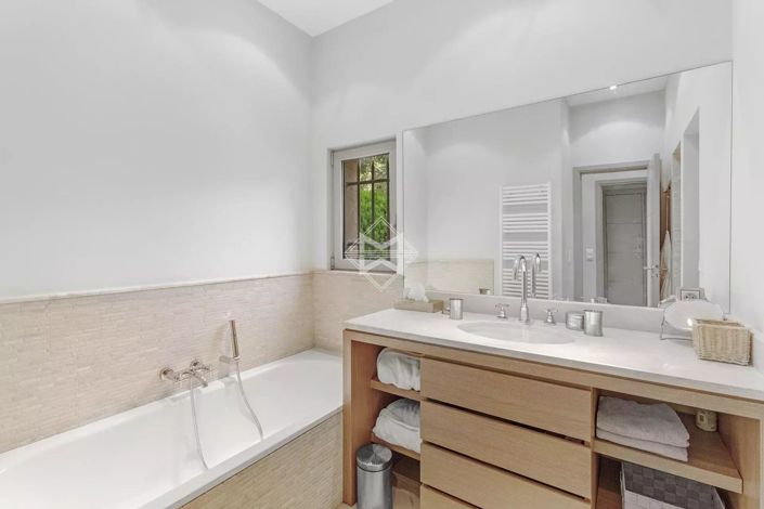 Image No.13-4 Bed House for sale