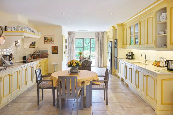 Image No.7-6 Bed House for sale