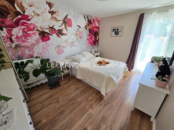 Image No.8-2 Bed House for sale