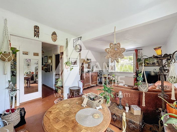 Image No.8-3 Bed House for sale