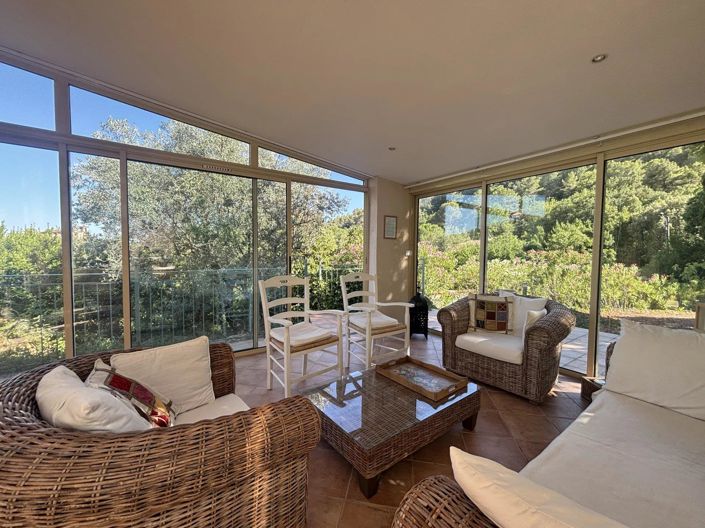 Image No.6-5 Bed House for sale