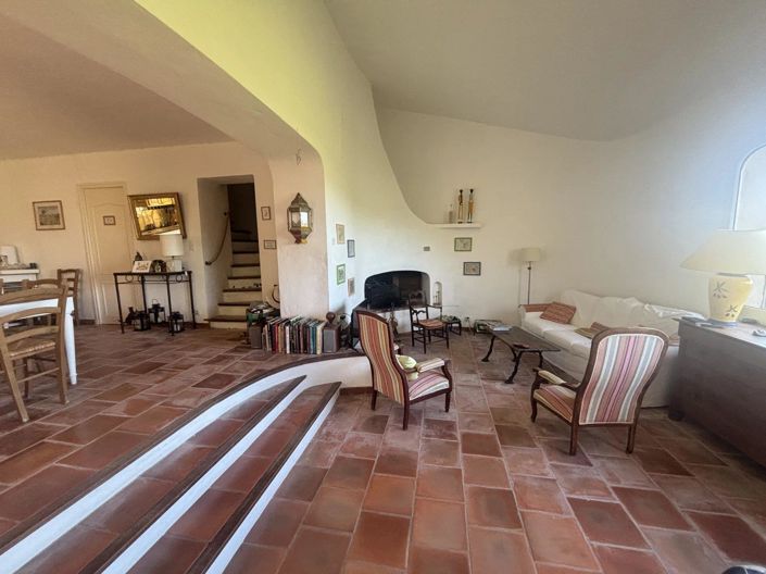 Image No.8-5 Bed House for sale