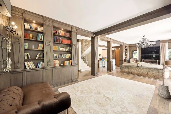 Image No.6-5 Bed House for sale