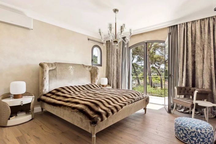 Image No.9-5 Bed House for sale