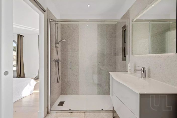 Image No.9-6 Bed House for sale