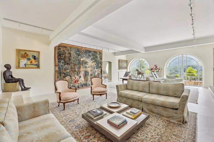 Image No.2-6 Bed House for sale